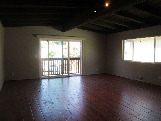 Sala de estar - 306 Larsson St