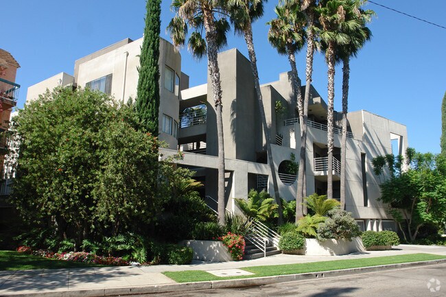 Building Photo - 13112 Valleyheart Dr