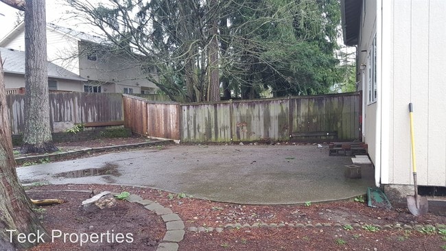 Building Photo - 4211 Quail Dr SE