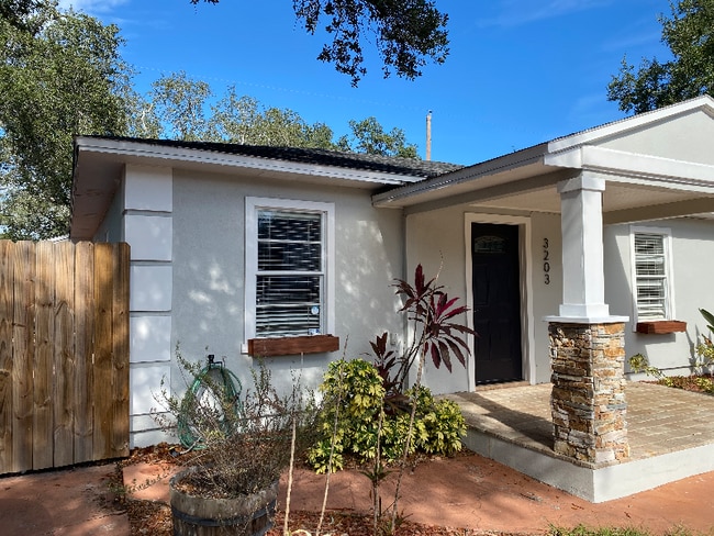 Building Photo - 3203 W Hartnett Ave