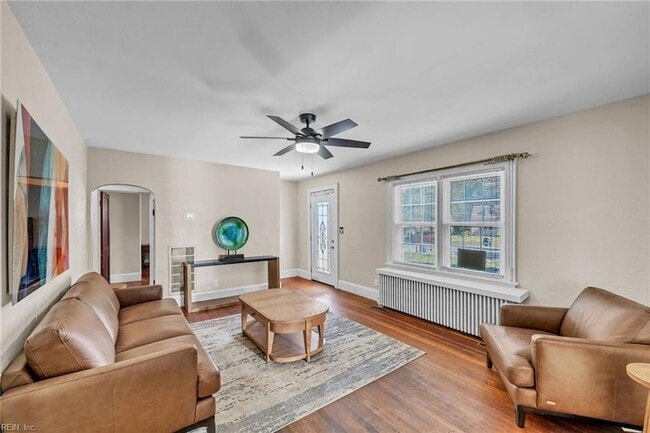 Foto del edificio - 1345 E Norcova Dr