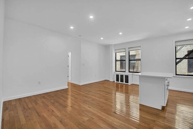 Building Photo - 1494 Ocean Ave