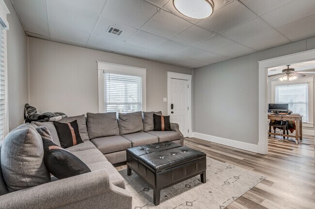 Living Room - 121 S Lewis St