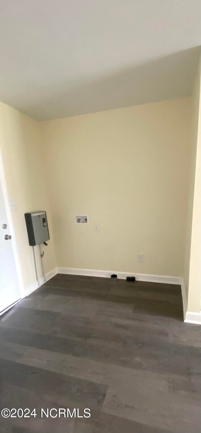 Foto del edificio - 4134 Corbett Cir