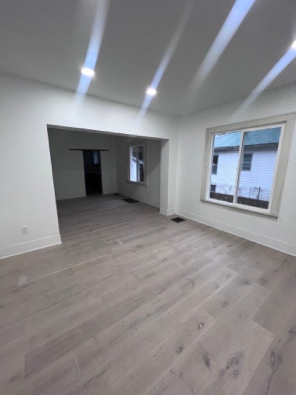 Building Photo - 312 S Johnson Ave