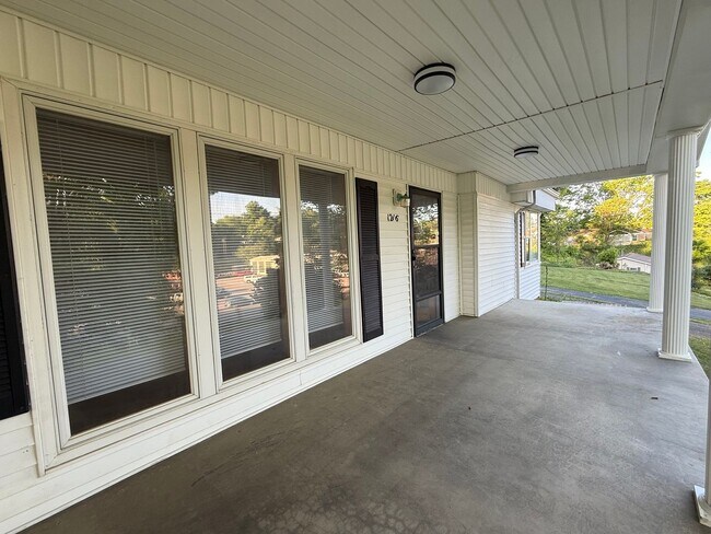 Foto del edificio - Tusculum Blvd Property