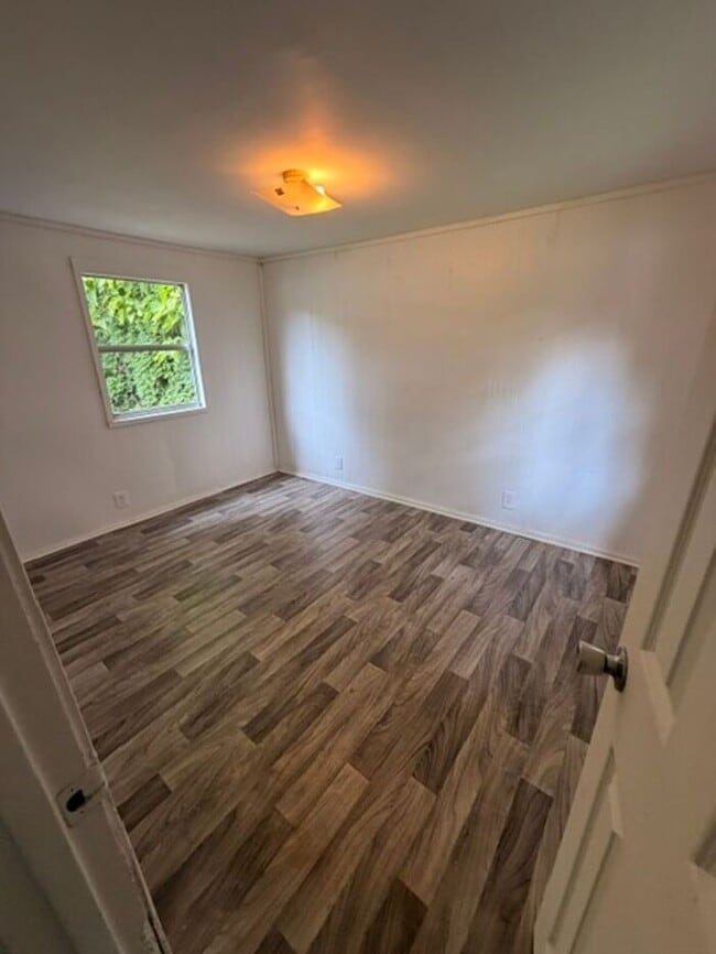 Building Photo - Cute 2 Bed in Greenville!