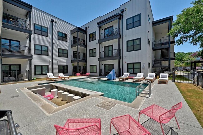 Building Photo - 3101 Govalle Ave