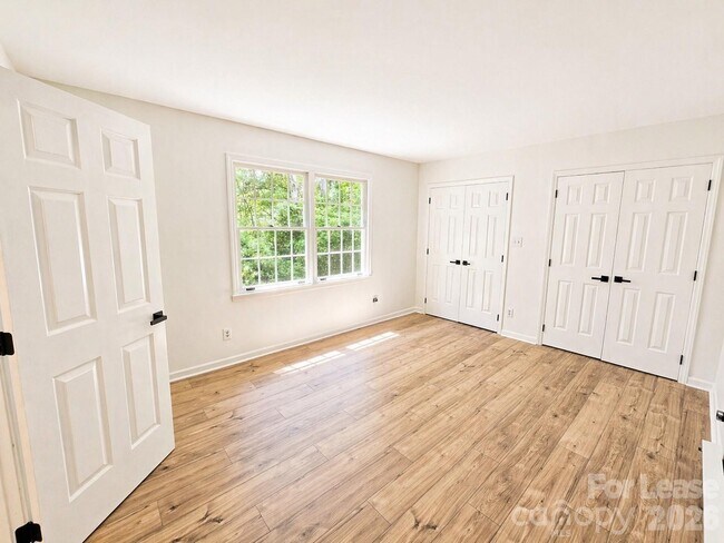 Foto del edificio - 2736 Miranda Rd