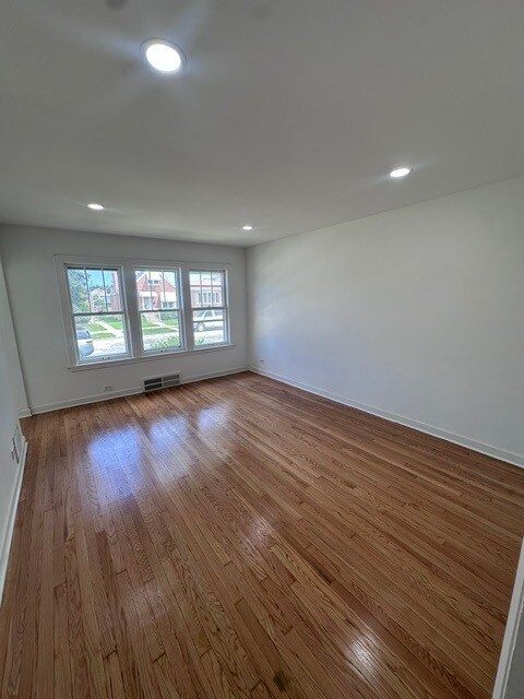 Foto del edificio - 6204 S McVicker Ave