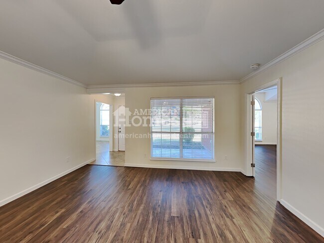 Foto del edificio - 2341 N Ridge Road