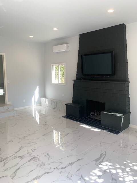 Building Photo - 1212 S Castello Ave
