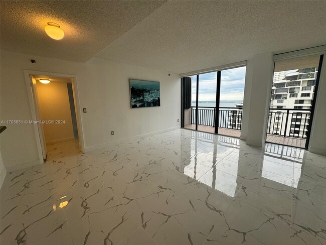 Foto del edificio - 540 Brickell Key Dr