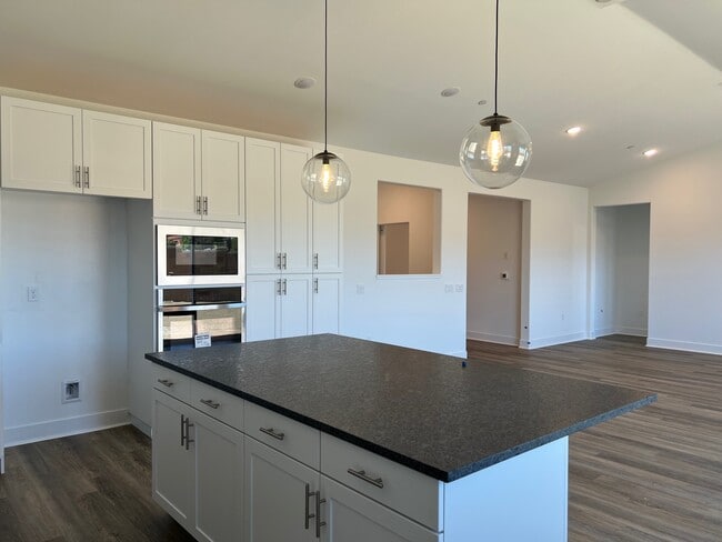 kitchen - 1840 Vincent Dr