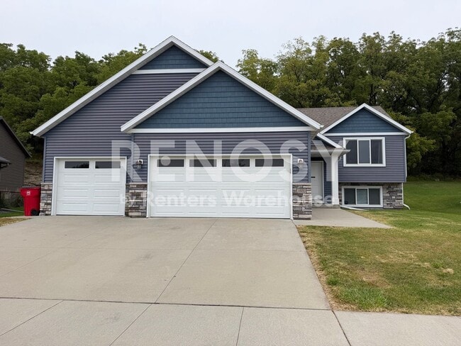 Building Photo - 3453 Ridgeline Dr SE