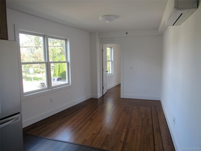 Building Photo - 131 Roanoke Ave