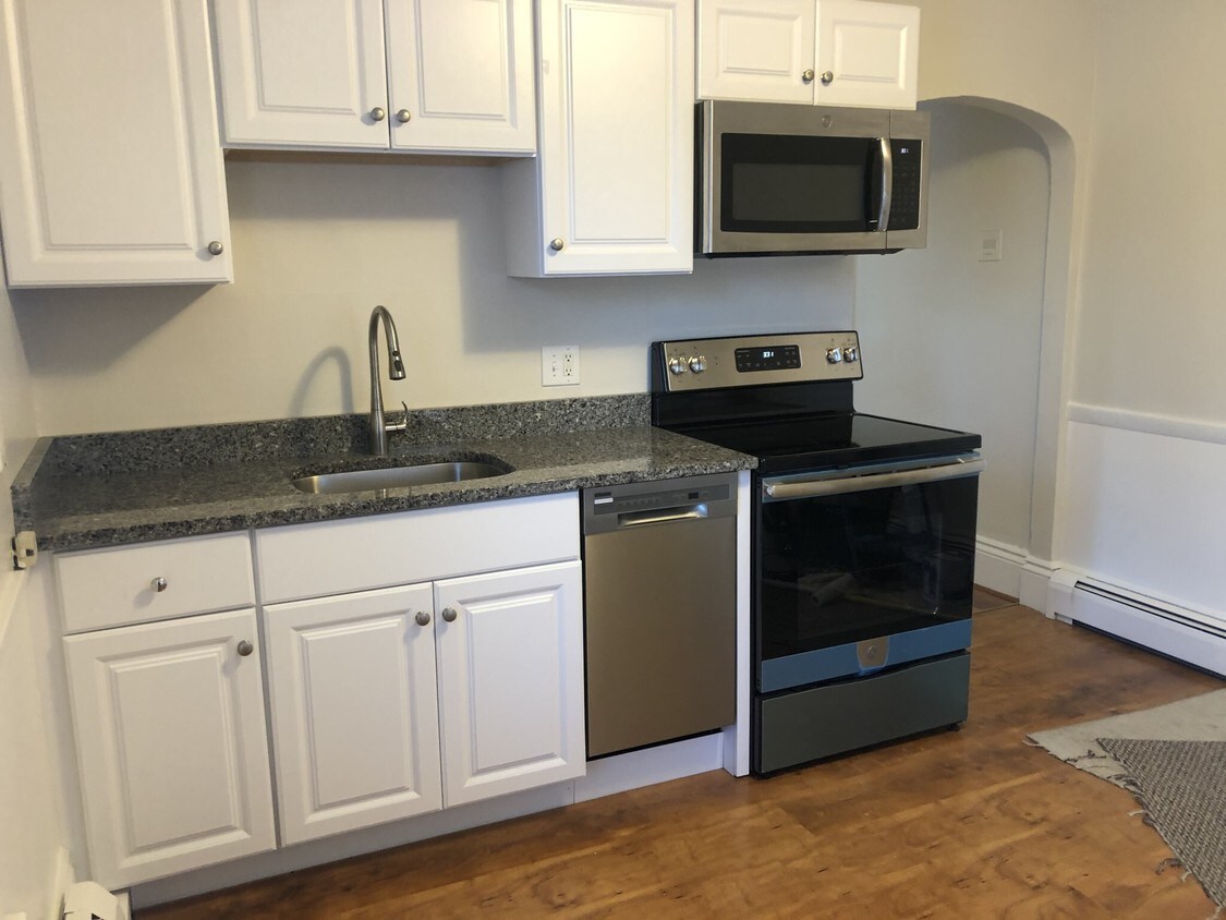 Foto principal - 143 Pleasant St