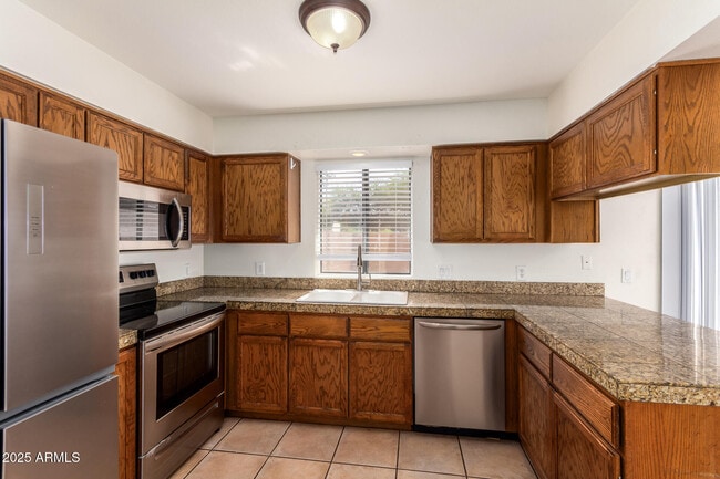 Building Photo - 13627 N Hamilton Dr