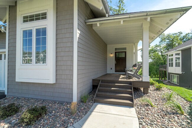 Foto del edificio - 5145 Ranchview Ln N