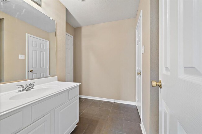 Building Photo - 7311 Foxshadows Ln