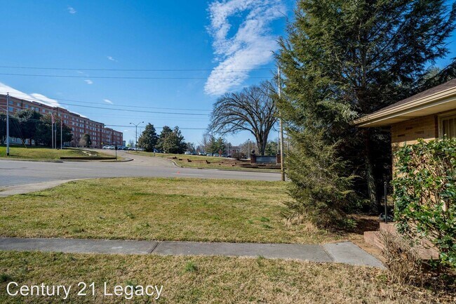 Building Photo - 1 br, 1 bath House - 830 W Pine St