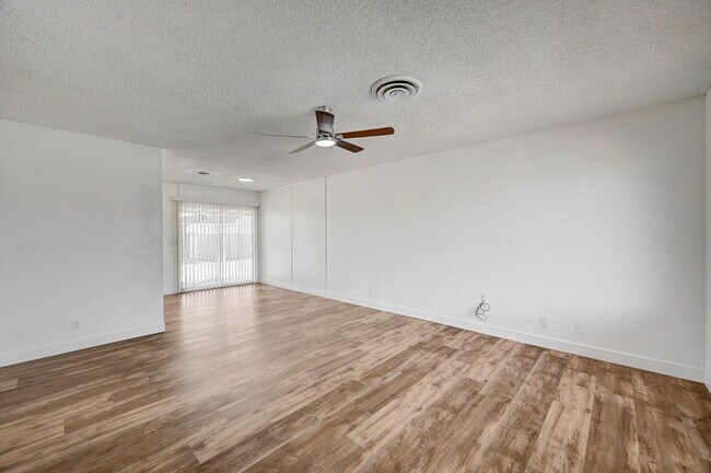 Foto del edificio - SINGLE-STORY HOME | HUGE BACKYARD + XL POWERED STORAGE SHED | NORTH LAS VEGAS