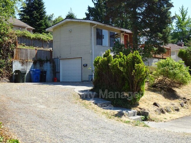 Building Photo - 3800 37th Ave S