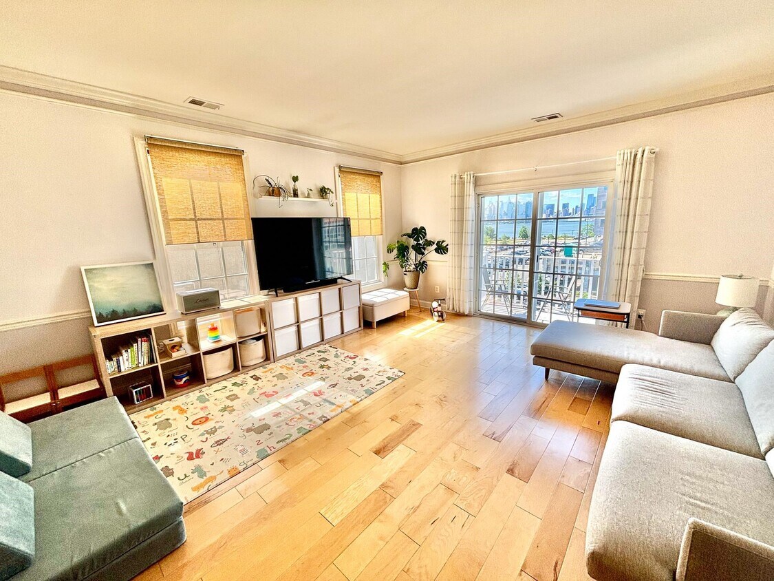 Foto principal - 7706 Marine Rd