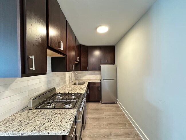 Foto del edificio - 450 W Barry Ave