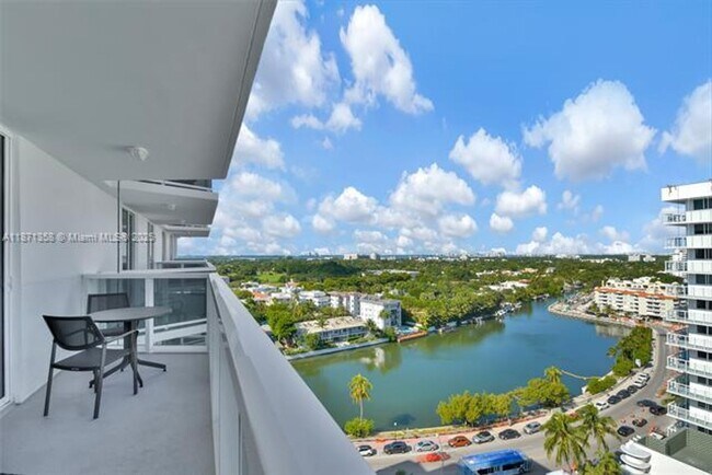 Foto del edificio - 2401 Collins Ave