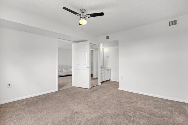 Foto del edificio - 3511 Village Blvd