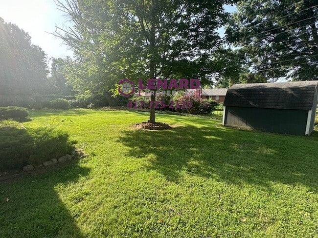 Building Photo - Beautiful 3 Bedroom House with Fenced in Yard