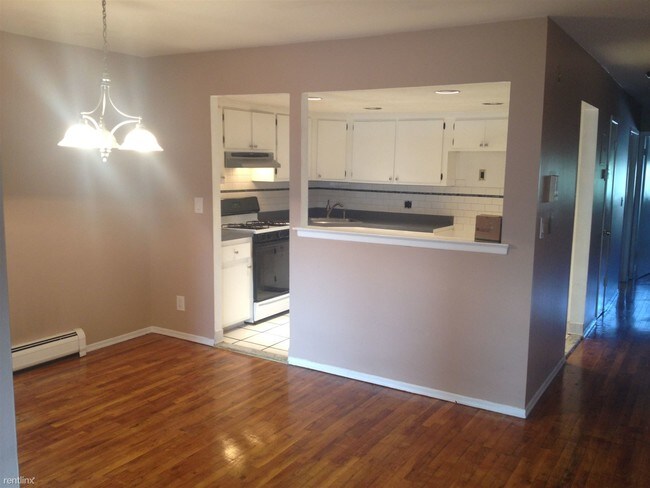 Building Photo - 2112 Menahan St