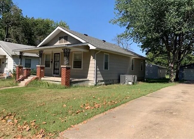 Building Photo - Looking for the One? Meet 105 E 21st!