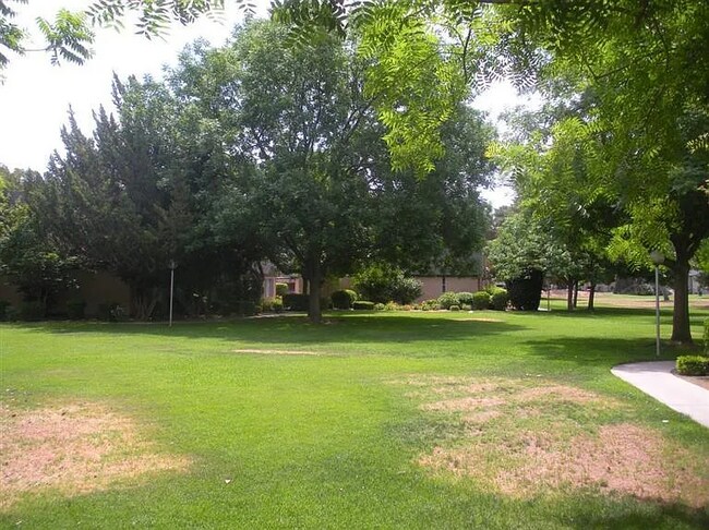Foto del edificio - 5118 E Ashlan Ave