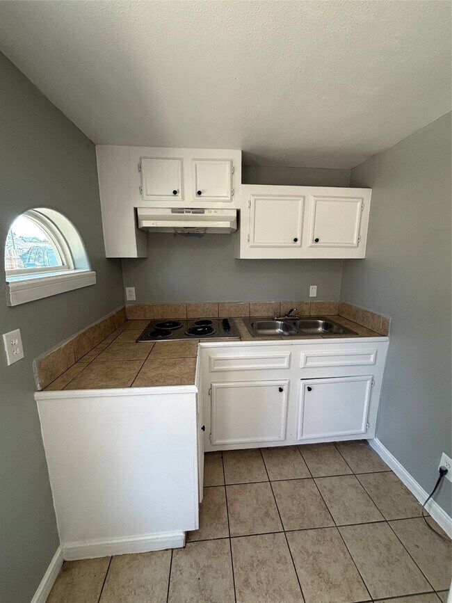 Building Photo - 2013 Eubanks St