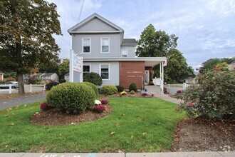 Building Photo - 46 Poquonock Ave