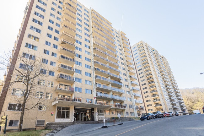 Building Photo - Gestion Forest Hill