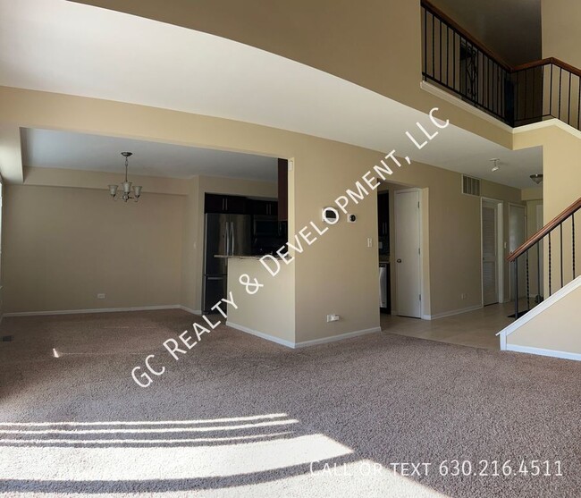 Building Photo - ** 3 BEDROOM / 2.5 BATH / END UNIT / SS AP...