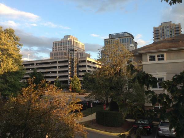 Vista del centro de Reston - 12000 Taliesin Pl