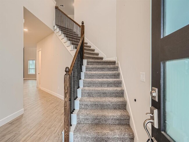 Building Photo - 2800 Sebring Cir