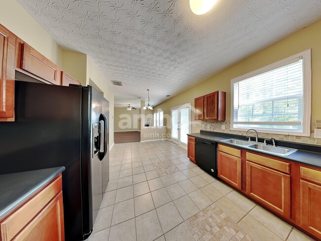Foto del edificio - 6165 Ambercrest Ct