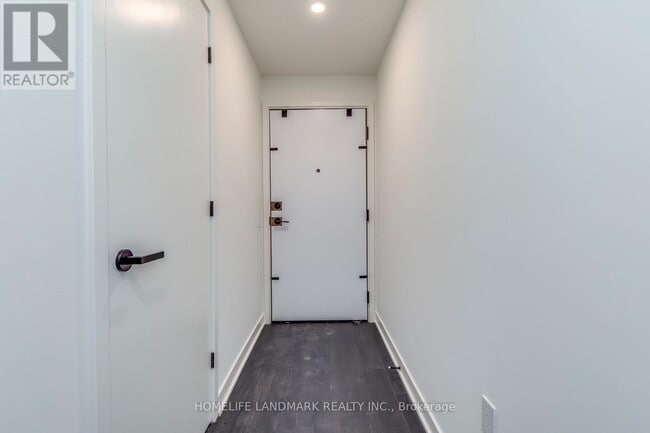 Building Photo - 55 Charles St E