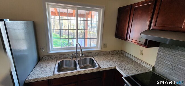 Building Photo - 32 Garden Hill Cir