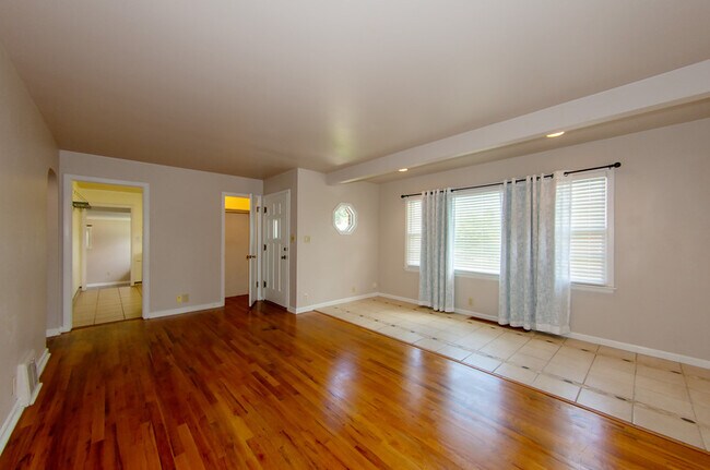 Building Photo - 1602 Hot Springs Ave