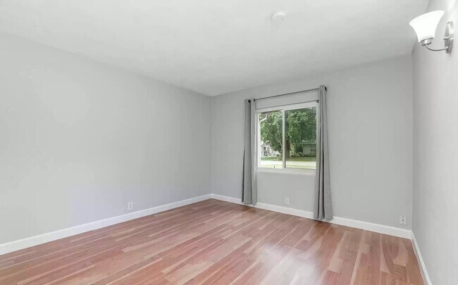 Building Photo - 282 W Laila Dr