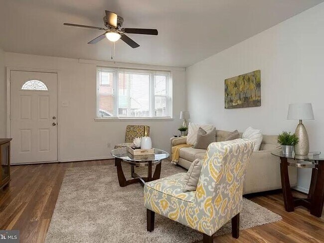 Foto del edificio - huge, bright 3 bed 1.5 bath with private p...