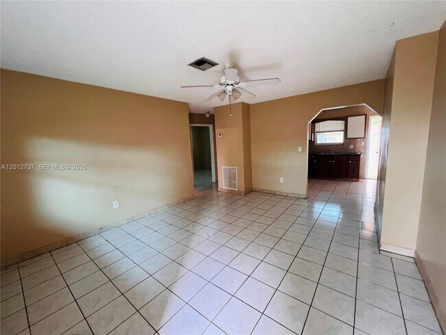 Foto del edificio - 6143 SW 33rd St