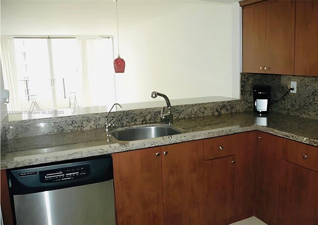 Foto del edificio - 555 NE 15th St