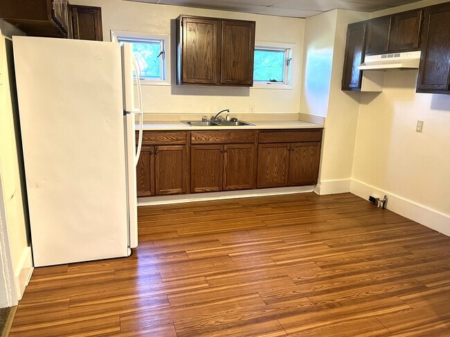 Building Photo - 225 1/2 W 18th St